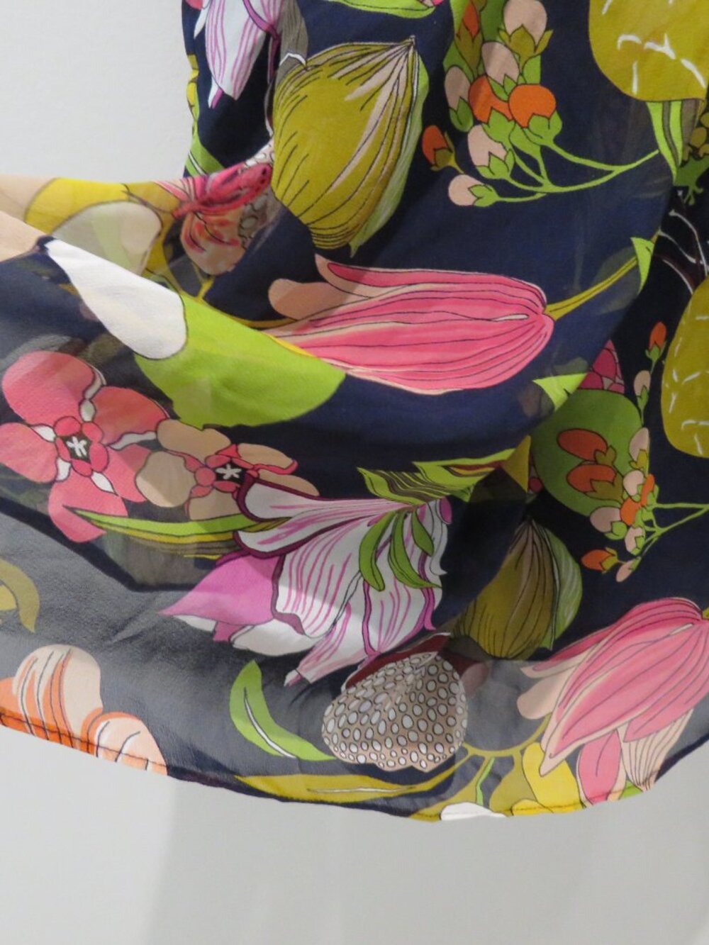 TRINA TURK 100% Silk Tropical Halter Neck Top Small Vacation Summer Preppy - Picture 7 of 13